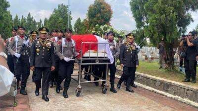 Kabareskrim Pimpin Prosesi Pemakaman Syafruddin Kambo di TMP Kalibata, JK hingga Rektor Al-Azhar Kairo Hadir