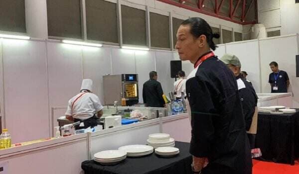 Potret Keseruan Chef Juna Jadi Juri Black Box Challenge di Chef Expo 2024 Hari Terakhir