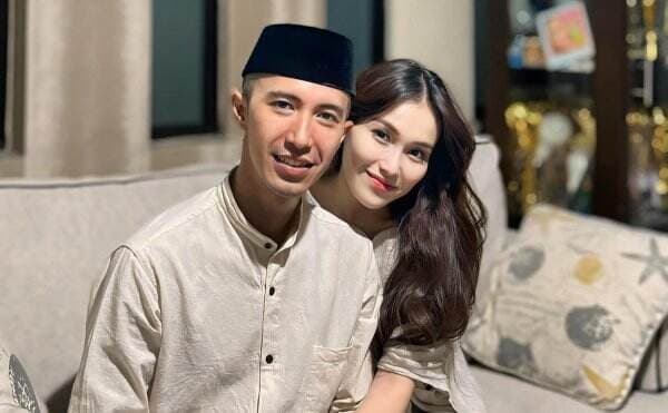 Potret Manis Ayu Ting Ting Bersama Muhammad Fardhana : Ramadhan Penuh Cinta