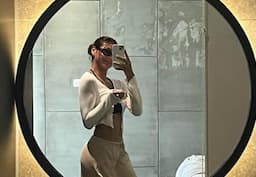 Potret Mirror Selfie Aylena Fusil, Pose Menggoda Pamer Bokong