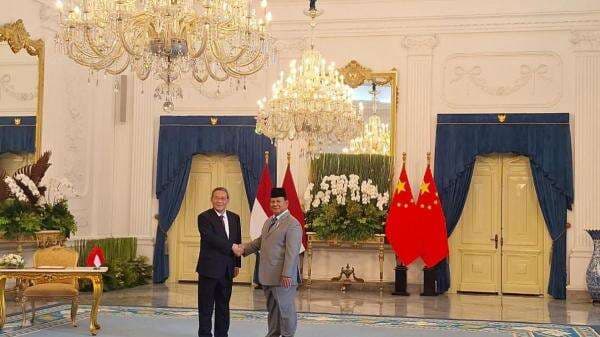 Sambutan Hangat Prabowo untuk PM China Li Qiang di Istana Merdeka