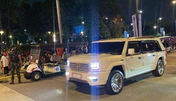 Naik Mobil Maung, Prabowo Tiba di GBK Nonton Indonesia vs Bahrain