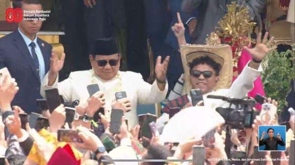 Prabowo hingga Seskab Teddy Asyik Joged Pacu Jalur dan Tabola Bale di Istana Negara