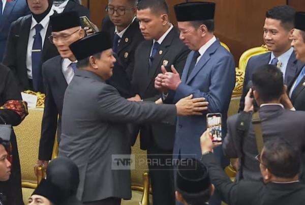 Momen Prabowo Diantar Jokowi Sebelum Bertolak ke Jakarta usai Kunker di Jateng
