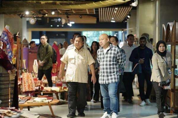 Momen Prabowo Kunjungi Sarinah Ditemani Titiek Soeharto dan Didit, Mampir ke Toko Batik
