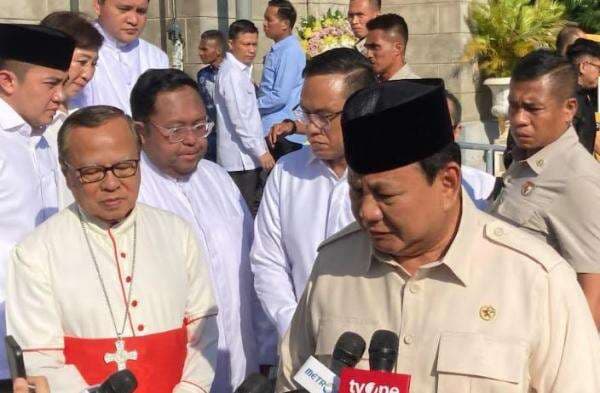 Prabowo Melayat ke Mgr Petrus Turang di Gereja Katedral Jakarta