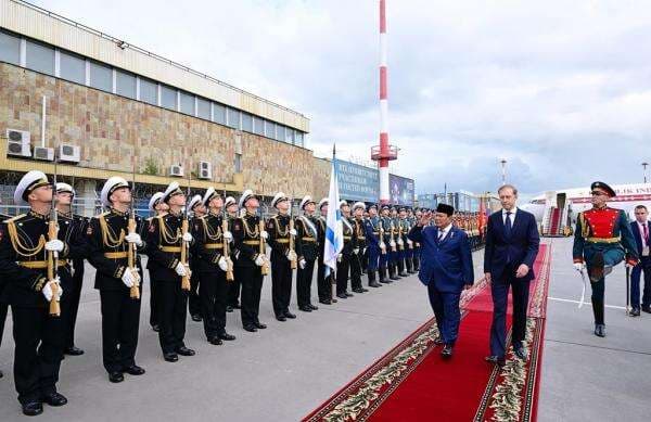 Momen Prabowo Tiba di Rusia, Disambut Wakil PM Denis Manturov