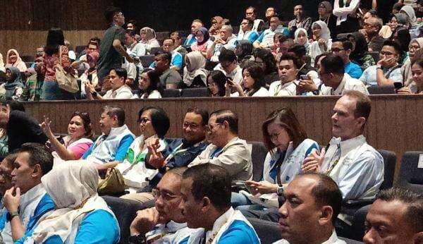 Momen Pramono-Anies Duduk Bersebelahan di Jakarta Future Festival, Tertawa Bareng!