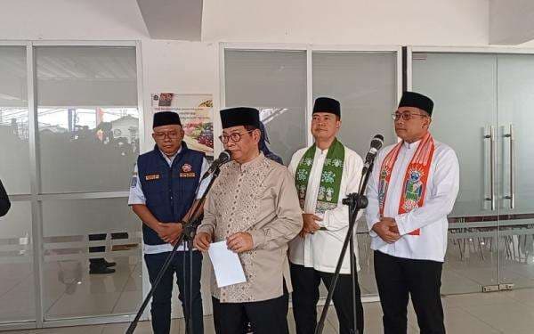 Gubernur DKI Pramono Anung Sambangi Korban Banjir di GOR Otista, Minta Warga Siaga Cuaca Ekstrem
