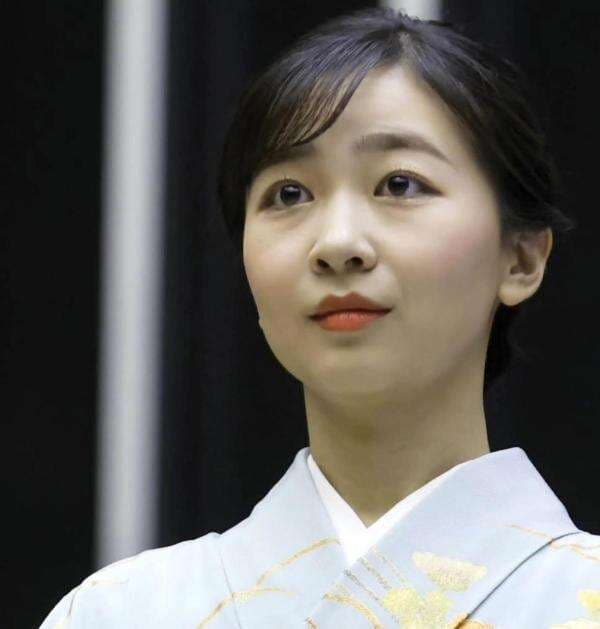 Naik Pesawat Kelas Ekonomi, Putri Kako asal Jepang Banjir Pujian