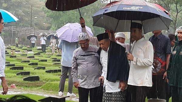 Makam Ibrahim Sjarief Assegaf Diguyur Hujan Deras, Quraish Shihab: Ini Rahmat Tuhan
