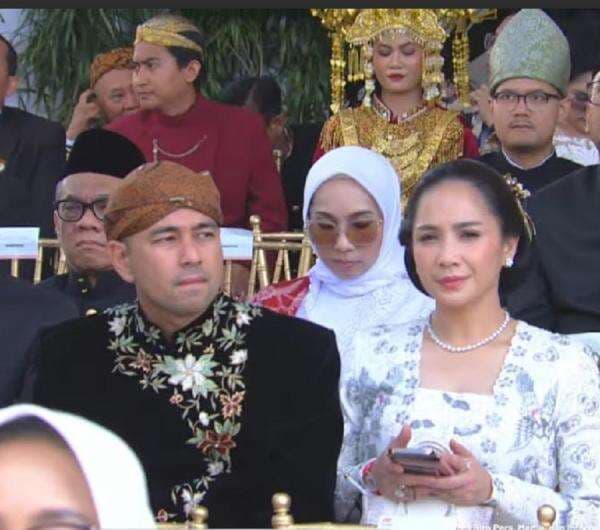 Potret Raffi Ahmad dan Nagita Slavina Kompak Pakai Busana Adat Jawa di Istana Negara