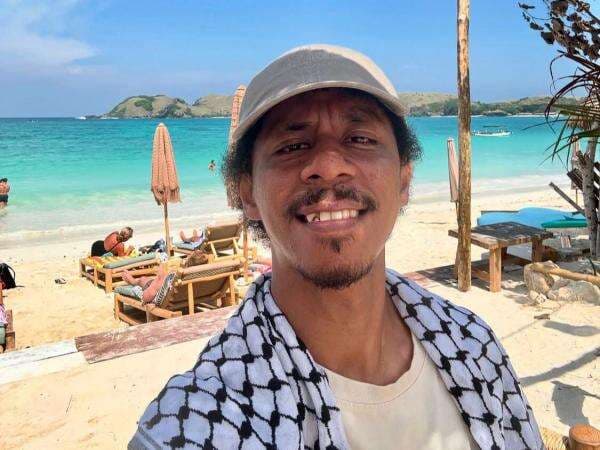 Viral Raim Laode Sebut Innalillahi Adalah Kalimat Paling Romantis, Ini Alasannya Viral Raim Laode Sebut Innalillahi Adalah Kalimat Paling Romantis, Ini Alasannya