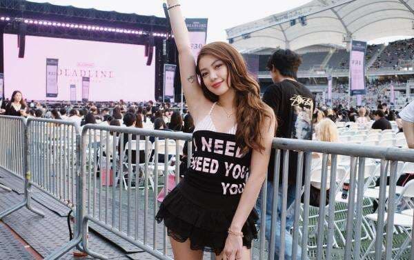 Regina Phoenix Tonton Konser BLACKPINK, Outfitnya Bikin Gemas Regina Phoenix Tonton Konser BLACKPINK, Outfitnya Bikin Gemas