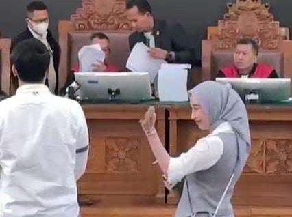 Reza Gladys Mengaku Hancur Usai Disebut Berkulit Abu-Abu oleh Nikita Mirzani