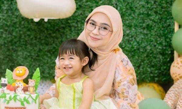 Ria Ricis Bantah Batasi Teuku Ryan Bertemu Anak: Kami Bagi Hari 3/4 Ria Ricis Bantah Batasi Teuku Ryan Bertemu Anak: Kami Bagi Hari 3/4