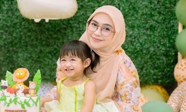 Curhat Ria Ricis Rela Pecicilan demi Anak, <i>Spill</i> Biaya Sekolah Moana yang Bikin Melongo