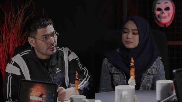 Teror Lantai Satu dan Bau Bangkai, Jelita Jely Curhat ke Robby Purba Pada EPisode Terbaru Bisikan Gaib di YouTube