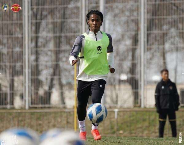 Kejutan, Ronaldo Kwateh Gabung Semen Padang!