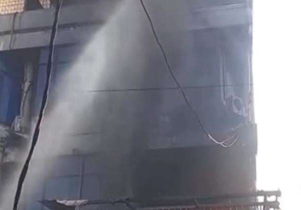 Kebakaran Landa Rumah di Jelambar Jakbar, 55 Personel Damkar Dikerahkan