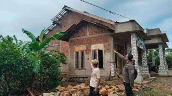 21 Rumah di Tanggamus Lampung Rusak Diterjang Puting Beliung 