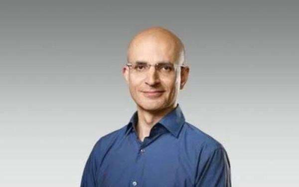 Apple Resmi Angkat Sabih Khan Jadi Direktur Operasional