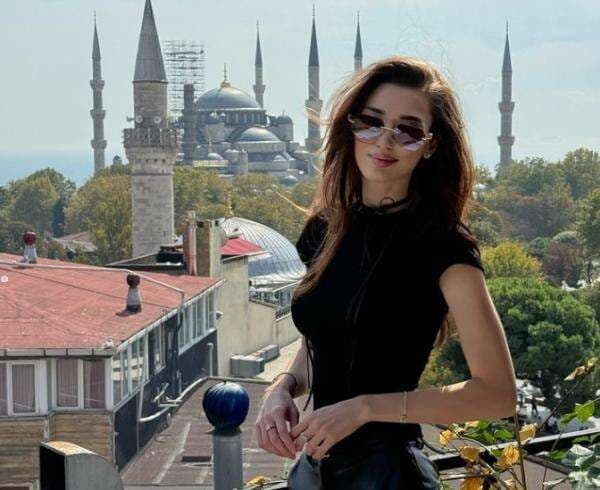 Kisah Pevoli Cantik Sabina Altynbekova, Muslimah yang Taat Ibadah dan Selalu Terpesona dengan Indahnya Masjid