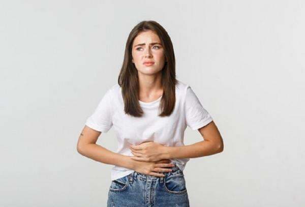 4 Cara Meredakan Sakit Perut, Mudah dan Pakai Bahan Alami