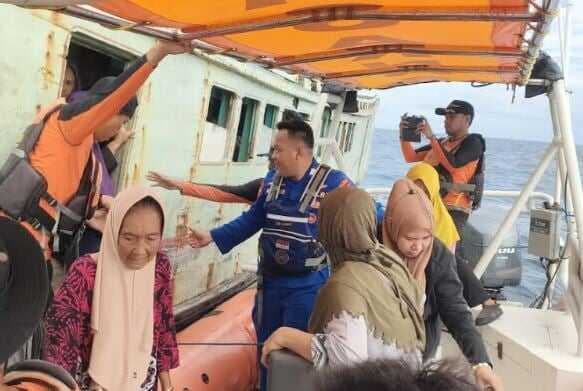 KM Nur Rizki Mati Mesin di Wakatobi, 16 Penumpang Dievakuasi