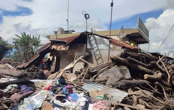 Satu Keluarga di Agam Disapu Banjir Bandang, 2 Anak Meninggal dan Ibunya Hilang