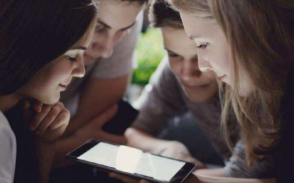 Ortu Wajib Tahu! 5 Cara Mengatur Screen Time Gadget ke Anak Remaja 