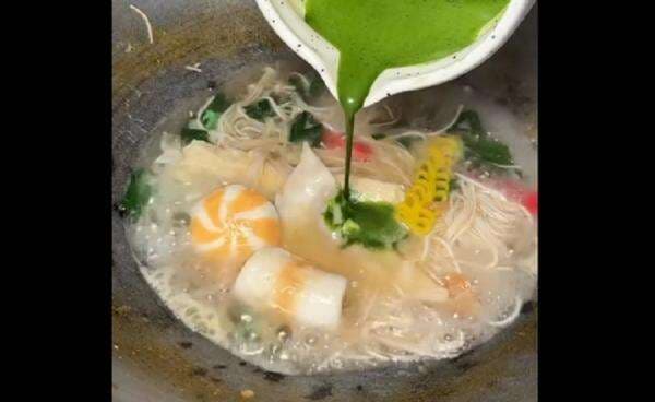 Viral! Seblak Dicampur Matcha, Netizen : Kelihatannya Mematikan