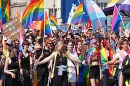 Sekjen NATO dengan Bangga Umumkan LGBT sebagai Sekutu
