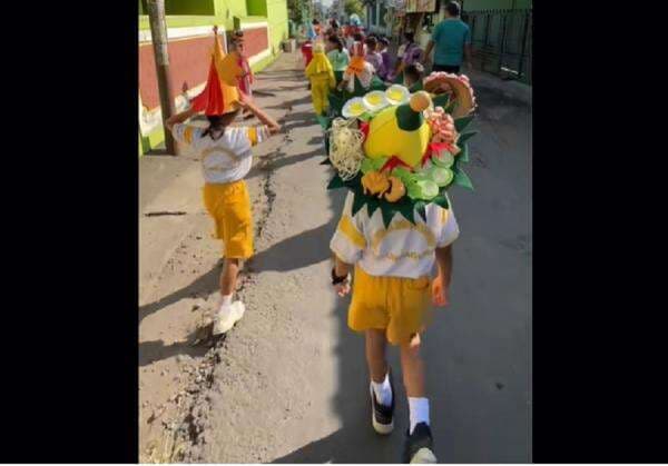 Heboh Anak Pakai Topi Tumpeng saat Sekolah, Netizen: Emak-Emak Gen Z Nih