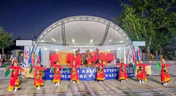 Siswa SMA Labschool Kebayoran Juara Umum di Festival Folklore Internasional 2025 Siswa SMA Labschool Kebayoran Juara Umum di Festival Folklore Internasional 2025