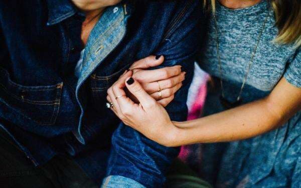 Heboh Skandal Guru Selingkuh dengan Murid, Terungkap Gegara Chat Mesra Muncul di Layar Proyektor