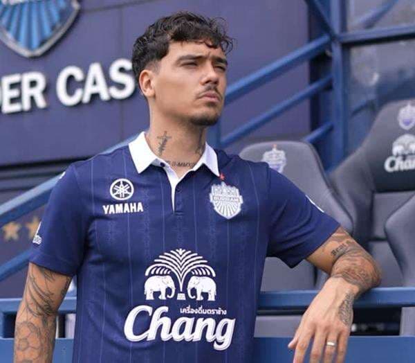 Debut Manis Shayne Pattynama di Buriram United: Langsung Menggila, Cetak Assist hingga Bantai Sabah FC 8-2!