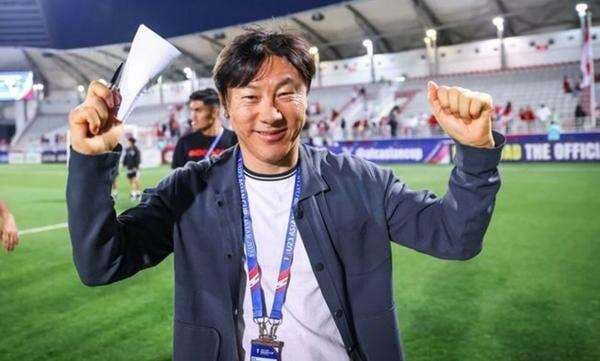Reaksi Shin Tae-yong saat Ole Romeny Cetak Gol Kemenangan 1-0 Timnas Indonesia atas Bahrain di Kualifikasi Piala Dunia 2026 Zona Asia