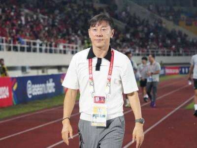 Shin Tae-yong Lari Pagi di Jakarta, Pamer Dapat Medali