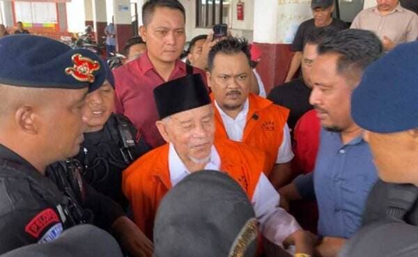 Sidang Perdana, JPU Ungkap Aliran Uang ke Mantan Gubernur Malut AGK