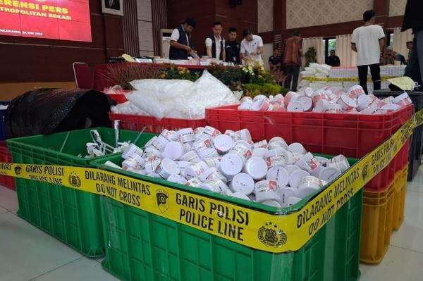 Polisi Grebek Pabrik Skincare Palsu di Bekasi, Omzet Tembus Rp1,2 Miliar 
