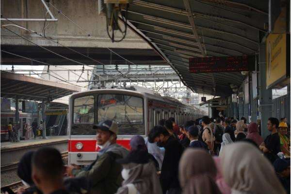 Mulai Hari Ini  Peron Jalur 2 Stasiun Tanah Abang Jadi Jalur Commuter Line Manggarai dari Angke