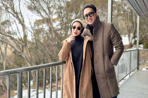 Siapa Sebenarnya Suami Reza Gladys? Ternyata Dokter Juga! Siapa Sebenarnya Suami Reza Gladys? Ternyata Dokter Juga!