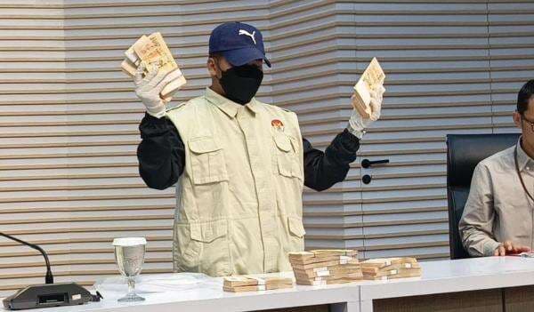 KPK Sita Uang Rp2,4 Miliar Terkait OTT Dirut Inhutani V, Ini Penampakannya