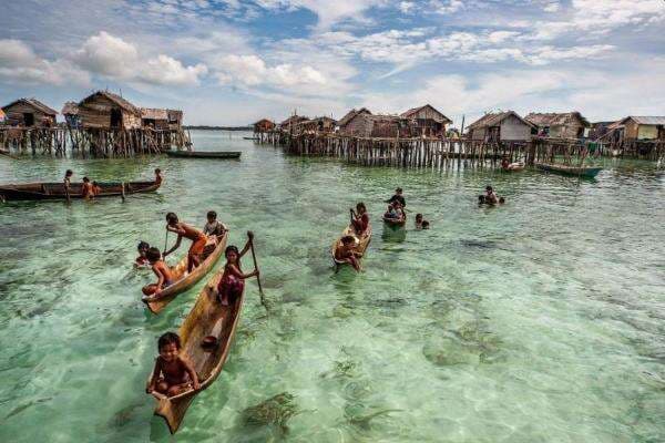 Menilik Suku Bajo, Mengenal Hak Hidup di Atas Laut