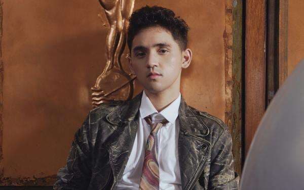 Syahravi Rayakan Kehilangan dan Harapan Cinta Lewat Mini Album Romansa