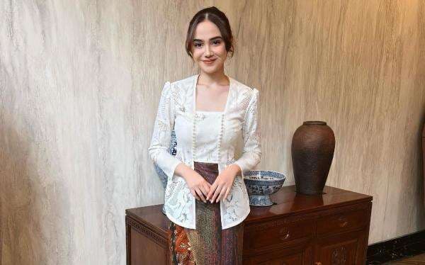 Viral Momen Lisa Mariana Nongkrong Akrab Bareng Barbie Kumalasari, Netizen: Kayak Kembar