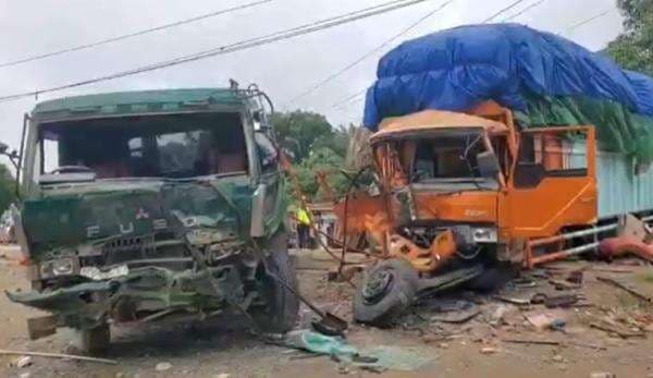 Kronologi Tabrakan Beruntun 3 Kendaraan di Labusel, Ekskavator Jatuh Timpa Bus Kronologi Tabrakan Beruntun 3 Kendaraan di Labusel, Ekskavator Jatuh Timpa Bus