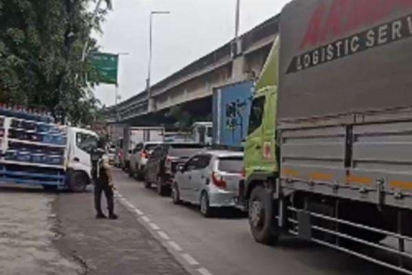 Jalan Yos Sudarso Arah Tanjung Priok Macet Parah sejak Dini Hari, Ini Penyebabnya