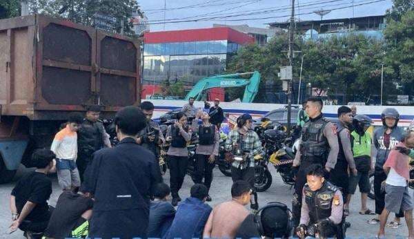 Tawuran di Jakut, 10 Pemuda Bawa Sajam dan Molotov Ditangkap!